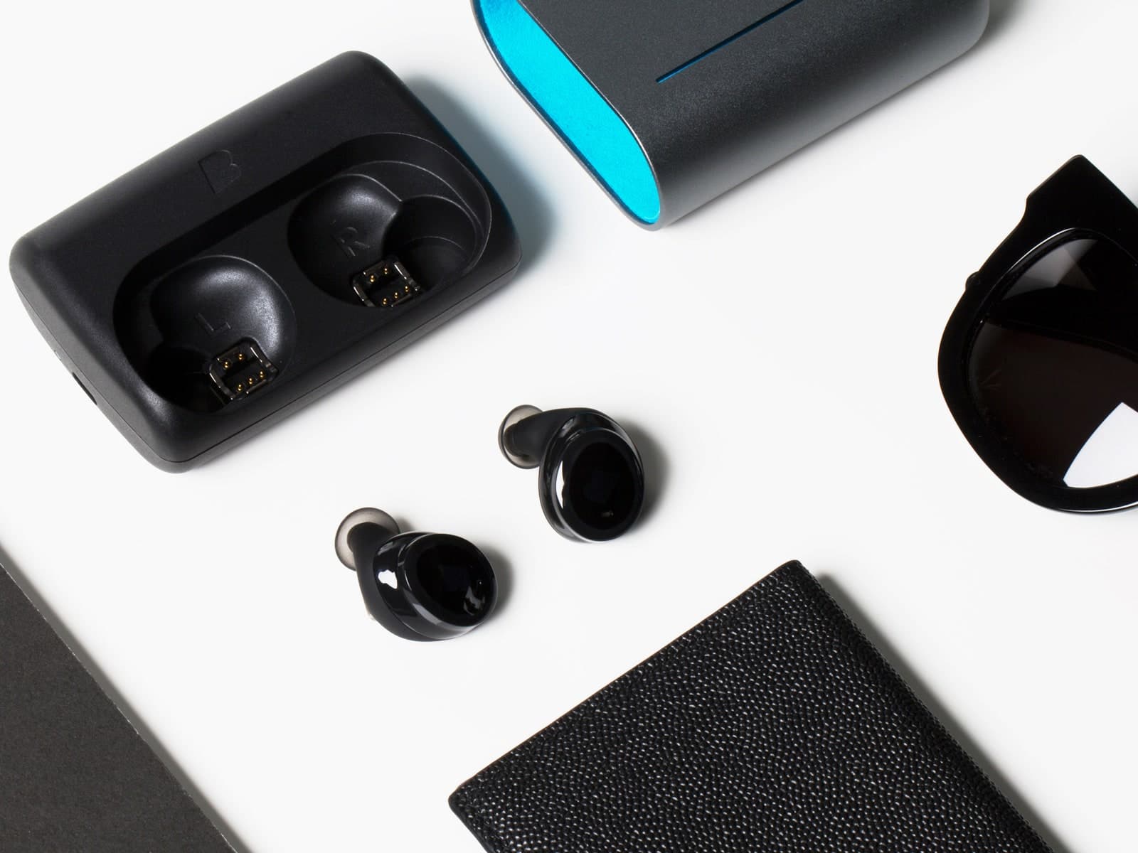Bragi Dash Pro product photography from the original 4D Menu page